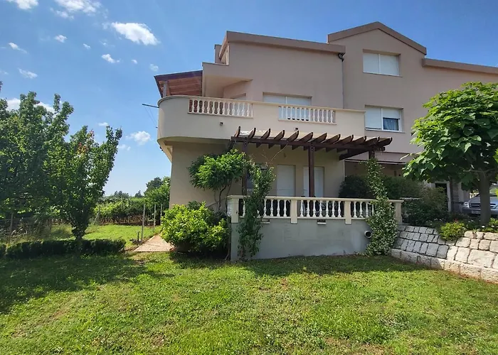 Apartments Lipić
